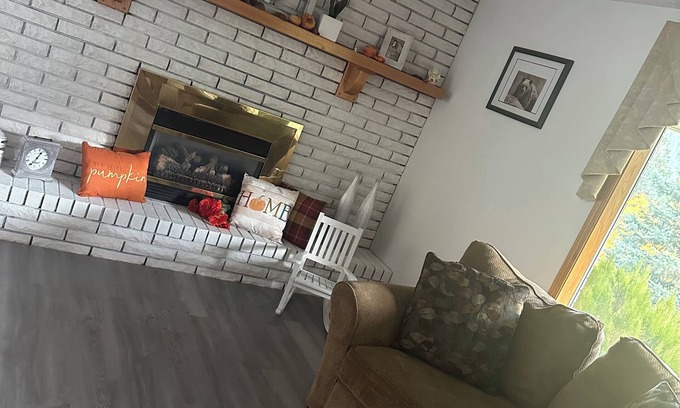 Wallace House | 3-bedroom house in charming Silverton with AC, WiFi. Enjoy your stay