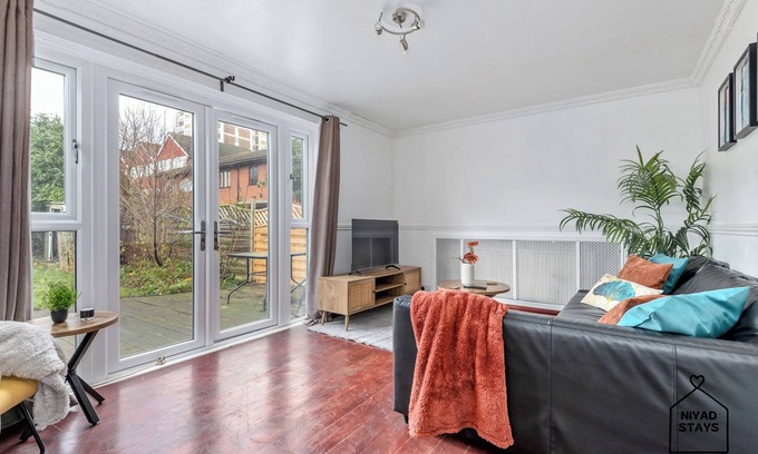 Tottenham Hale House | 3-bedroom house in London near tottenham stadium with WiFi and parking
