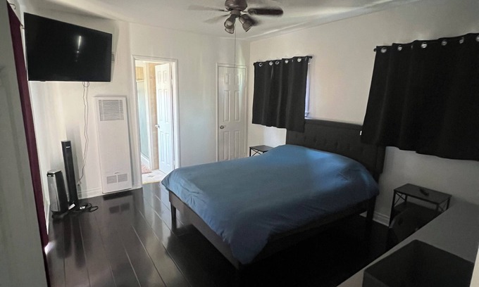 North Long Beach House | 3-bedroom house in North Long Beach with WiFi, full kitchen and big backyard