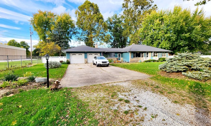 South Bend House | 3-bedroom house in South Bend close to all your needs.