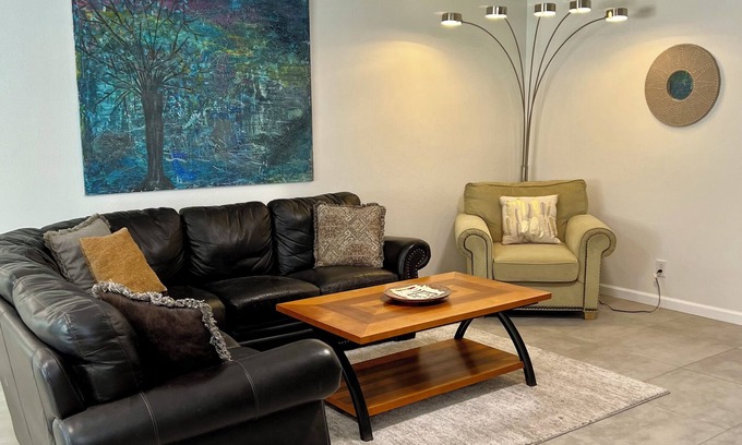 Alamedan Valley House | 3-bedroom house in charming Albuquerque with AC