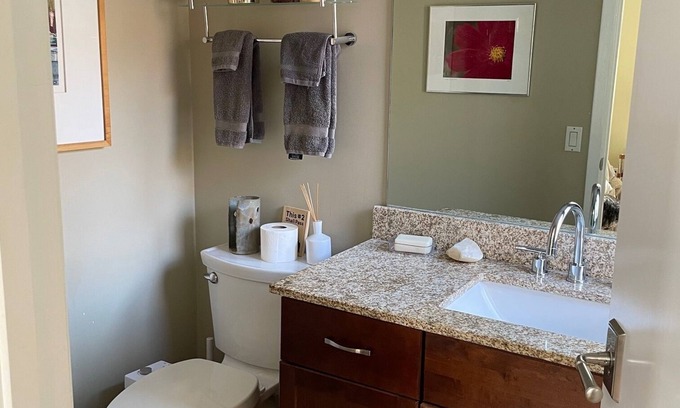Northwest Harbor House | 3-bedroom house in awesome East Hampton with AC, WiFi, backs up to county park