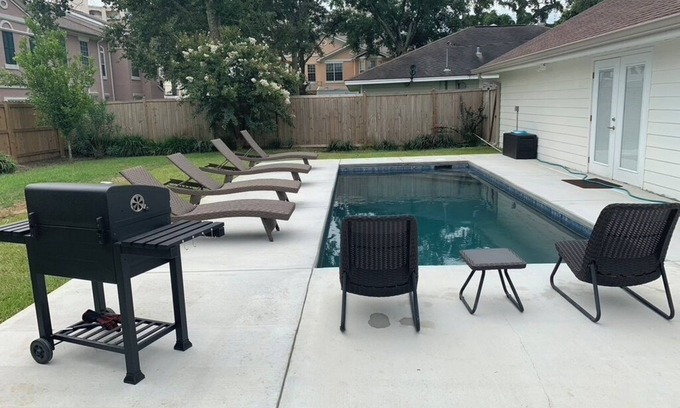 Gulfport House | 3-bedroom house in welcoming Gulfport with in ground POOL! Enjoy your stay!