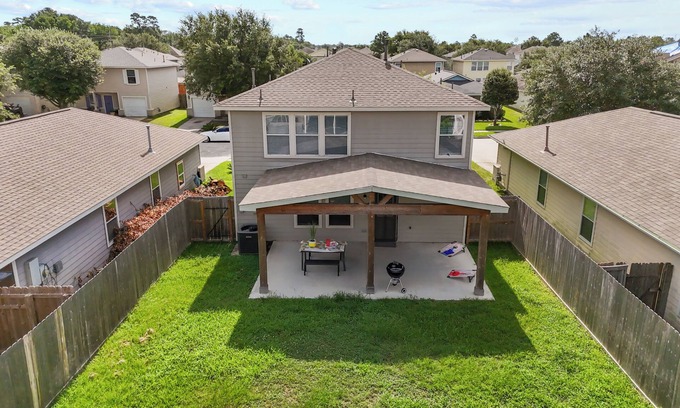 Humble House | 3-bedroom house sleeps 10-12 with WiFi, AC. Enjoy your stay