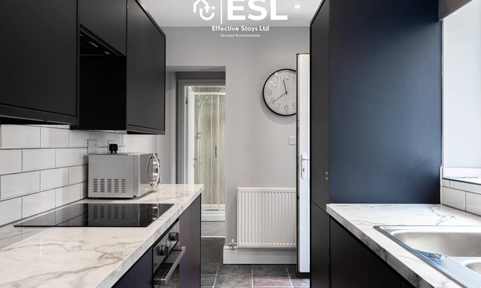 Crewe House | 3 Bedroom House with Parking in Crewe