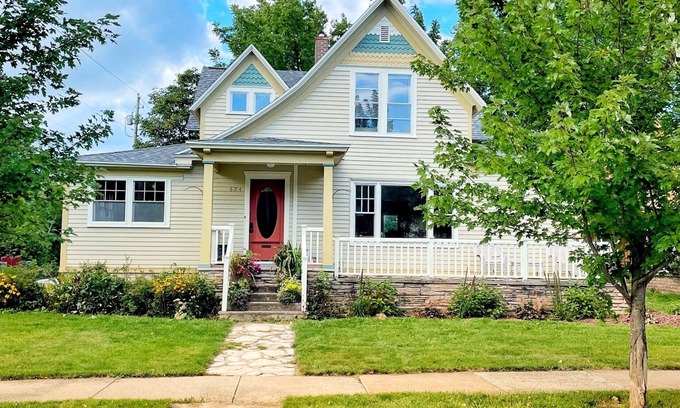Sturgeon Bay House | 3 bedroom in historic downtown. Walk everywhere. Pet friendly