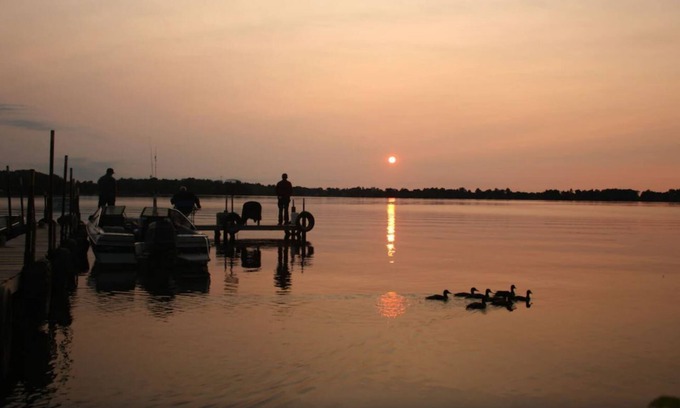 Carden Cottage | 3 Bedroom Lakeside cottage in Lake Dalrymple 6 adults+kids