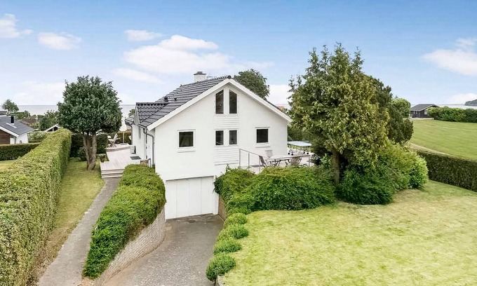 Hejlsminde Strand House | 3 bedroom lovely home in Hejls