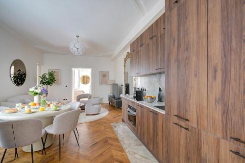 Chaussee-d'Antin Apartment | 3-bedroom Luxurious and Elegant Family Flat - Vendôme - with AC