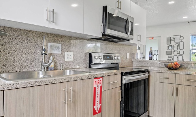Gladeview House | 3-Bedroom Miami Residence near Wynwood Perfect for Relaxation and Entertaining