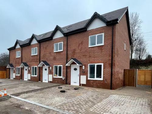 Tunstall House | 3 Bedroom New House Sleeps 5 with FREE Parking&WiFi-B