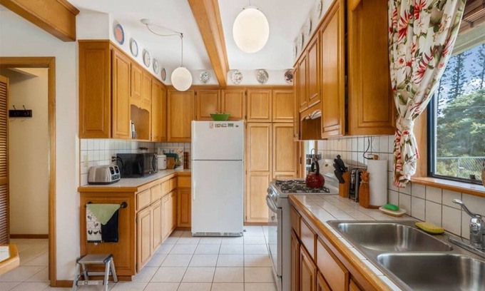 Naalehu Condo | 3 Bedroom Ocean View Home for 8 - Hale Kamaoa