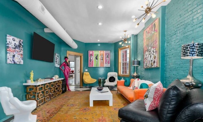 River Market Condo | 3 Bedroom Penthouse- River Market Downtown loft