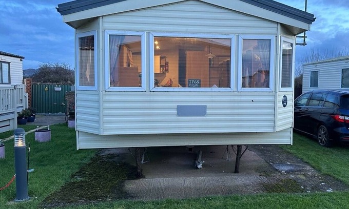 Rhyl Ski Chalet | 3 bedroom, pet free, static caravan in Prestatyn