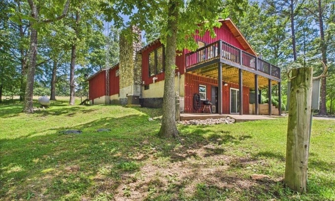 Elk Creek House | 3-bedroom Pet Friendly home on 14 acres with trails and seasonal creeks.