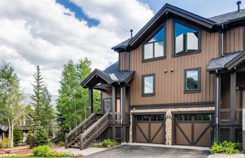 Four O'Clock House | 3 Bedroom Saddlewood Townhome At Snowflake Ski Run