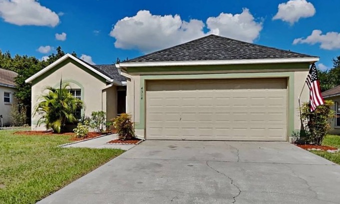 East County Civic Group Apartment | 3 Bedroom Single family 430705 by Houzlet