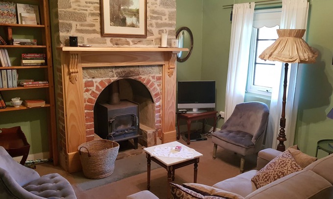 Upper Wakefield Bed & Breakfast | 3 bedroom stone cottage in the beautiful Clare Valley