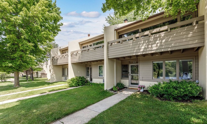Cedar House | 3-bedroom townhome in charming Cedar with AC, WiFi. Enjoy your stay!