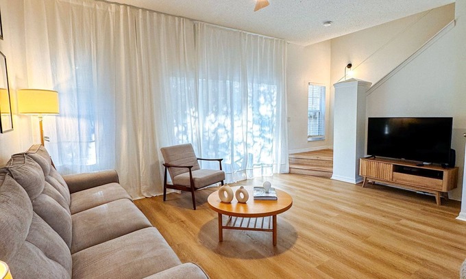Seasons House | 3-bedroom townhome in delightful Kissimmee with Shared fitness room, AC, WiFi