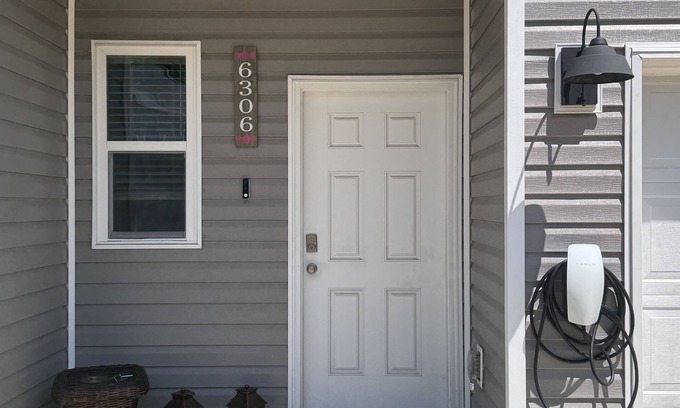Northeast Pensacola House | 3-bedroom townhome in enchanting Pensacola with EV Charger