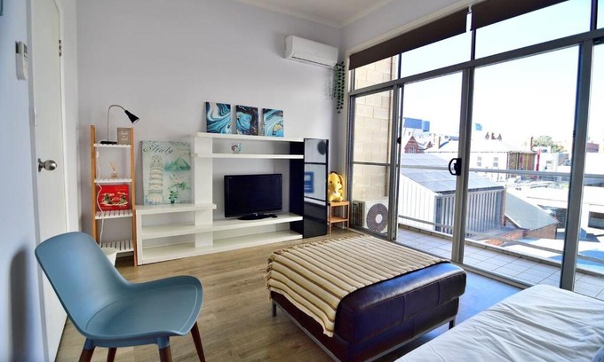 Adelaide Central Business District House | 3-Bedroom Townhouse in Heart of Adelaide with Parking
