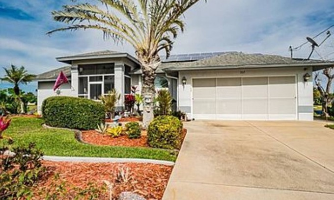 Rotonda Lakes House | 3-bedroom vacation home just 8 minutes to Manasota Key Beach