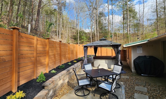 Caton House | 3-bedroom vacation home just 19 minutes from The Island at Pigeon Forge