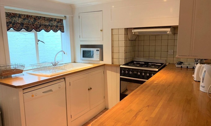 Shepperton House | 3 bedroomed property ideally located close to London and top tourist attractions