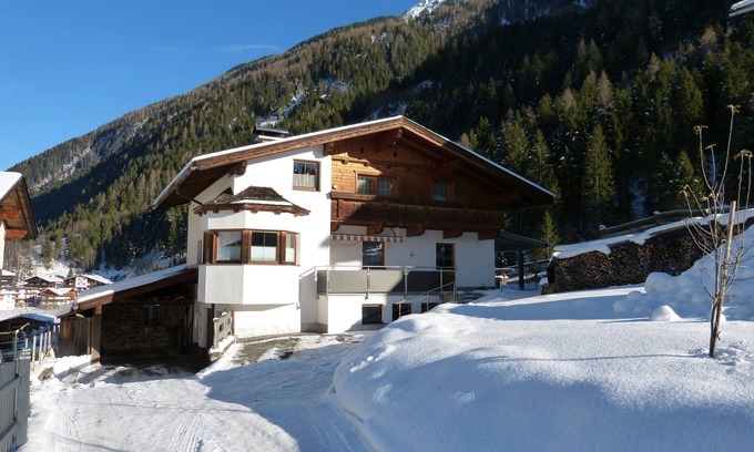 Neustift Im Stubaital Apartment | 3 bedrooms, quiet area, near the bus stop, near the glacier