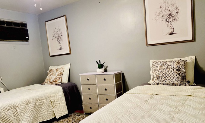 Upper Darby House | 3 bedrooms townhouse/no smoking 🚭/Maximum 10guests/Free parking.