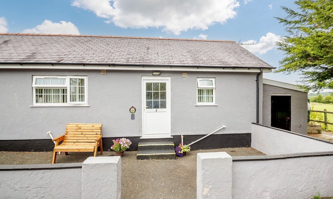 Pentraeth Cottage | 3 BLACK HORSE COTTAGES, pet friendly, with a garden in Pentraeth