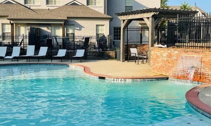 Oxford Condo | 3 BR/3.5 BA CONDO, SLEEPS 8, 5 min from campus, 8 from square