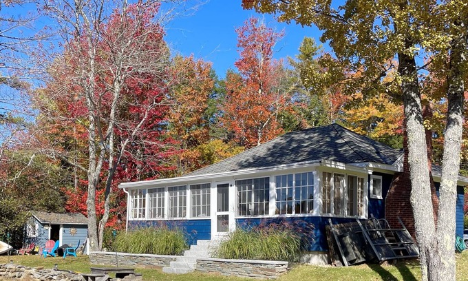 Mount Sunapee Cottage | 3 BR Lakefront cottage on beautiful Mountain View Lake in Sunapee, NH