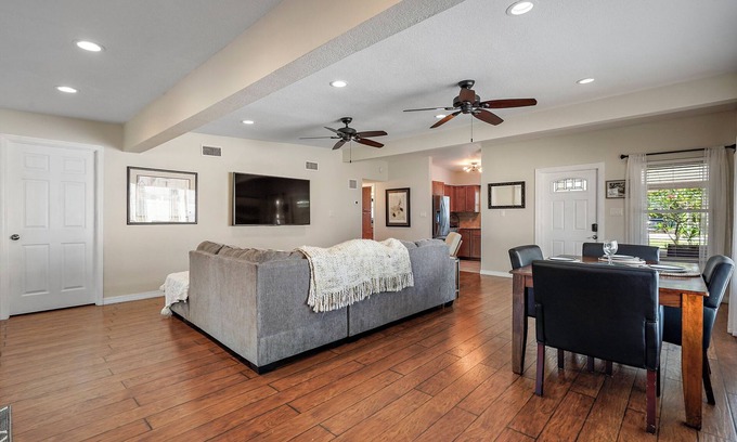 South Pinellas Community Council House | 3 BR Retreat in St. Pete's - Close to beaches!