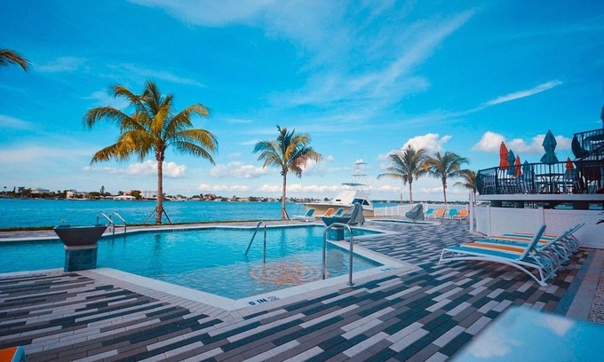 Treasure Island Hotel | 3 Charming Suites Close to the Beach! Free Parking, Outdoor Pool Dock Nearby!