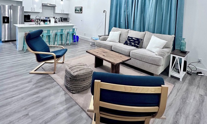 Fort Worth House | 3 comfy king beds, hot tub, EV, cozy