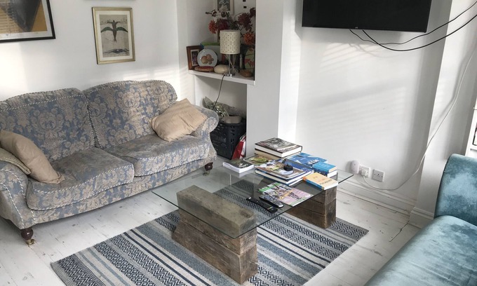 Wandsworth Apartment | 3 Double Bedroom Garden Cottage near Wandsworth Common