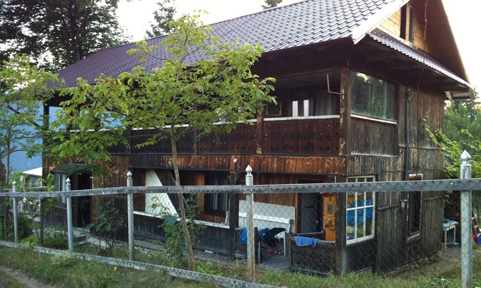 Chiriteni Cottage | 3 Double Rooms - 1 Shared Bathroom