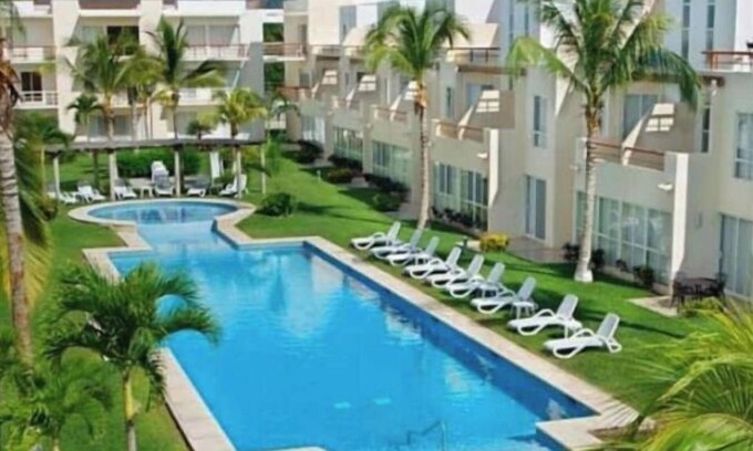 Granjas del Marques House | 3 Floor Vacation Home