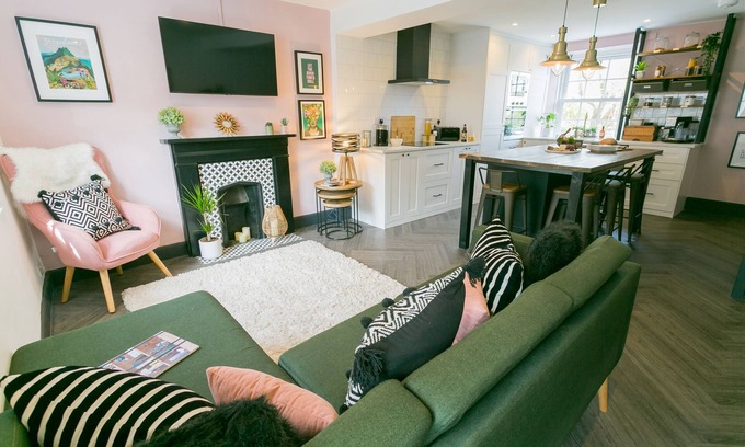 Menai Bridge Cottage | 3 Greenfield Terrace - a near a pub that sleeps 6 guests in 3 bedrooms