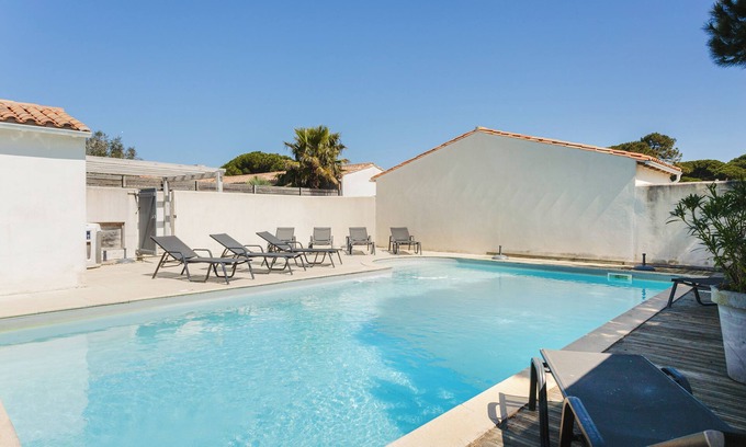 Le Bois-Plage-en-Re House | 3* House with heated pool, 400m from beach and market – Île de Ré
