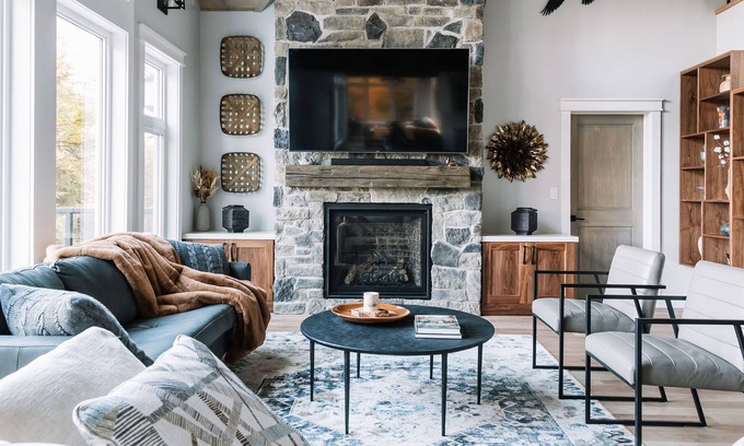 Dysart et al Cottage | 3 King Bedrooms w/3 ensuites and 7-person Hot Tub