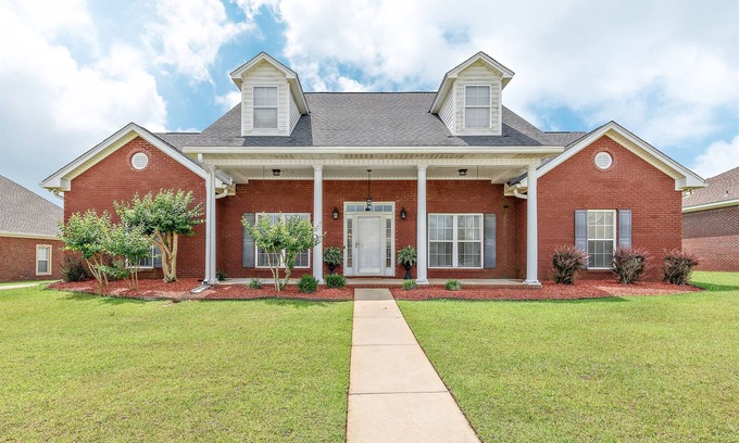 Enterprise House | 3 KING beds I Sleeps 14 I Mins to FT Rucker