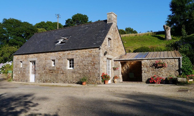 Ploulech House | 3 km from the sea, 18th century Breton house in a haven of peace and nature