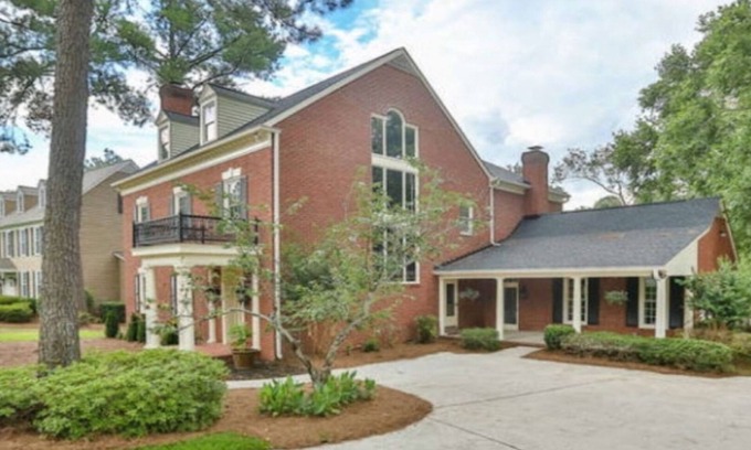 Martinez House | 3-Level Masters Retreat 6 Miles From the National - Overlooks West Lake 5th Tee!