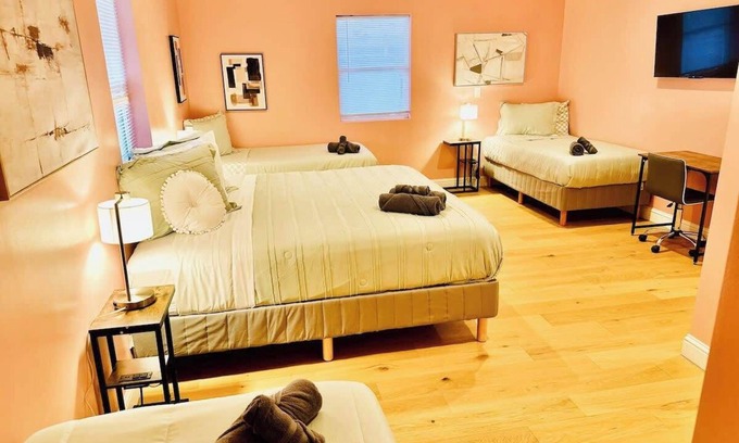 Old Southwest House | 3-Masters/3.5 Bath/Sleeps 13/Pet OK