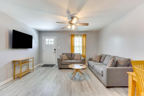 Bolivia Apartment | 3 Mi to Brunswick Community College Cozy Duplex!