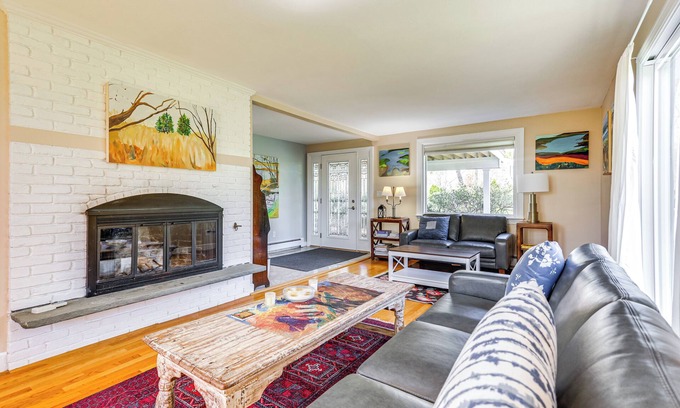Marshfield Hills House | 3 Mi to Cape Cod Bay: Marshfield Home w/Balcony!