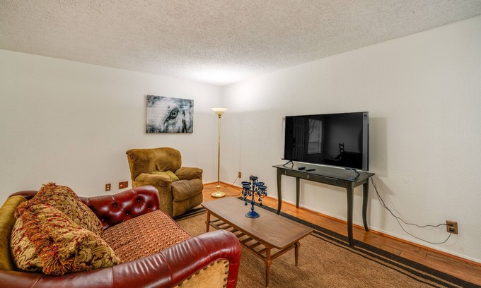 Greenland Hills Condo | 3 Mi to Downtown Dallas: Condo w/Pool Access!